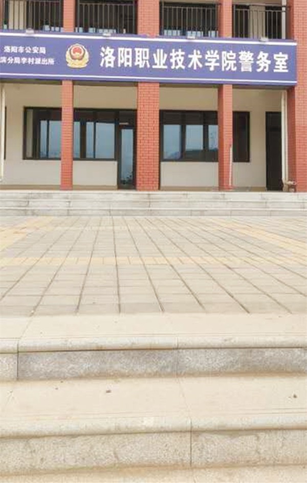 洛陽職業技術學院透水磚工程案例-施工效果展示 洛陽職業技術學院透水磚工程案例-施工效果展示